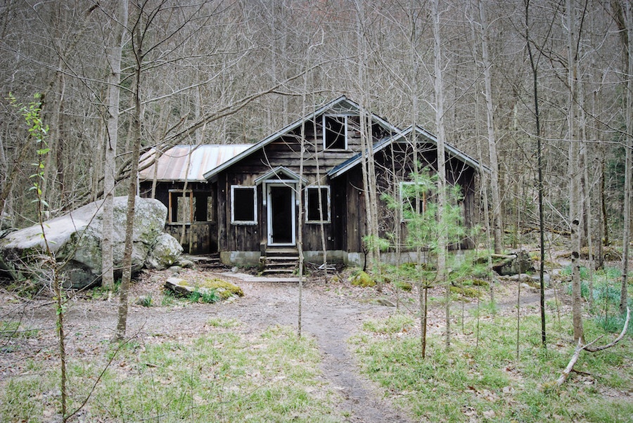 abandoned house1.jpg